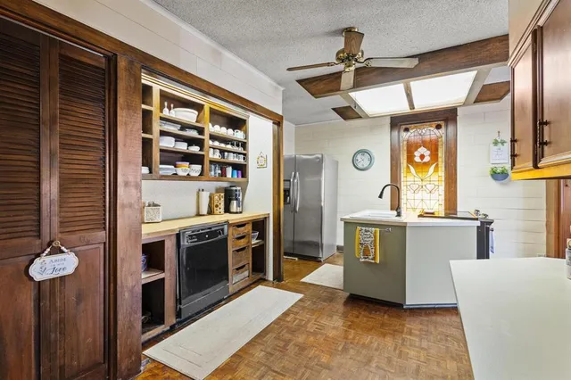 $285,000 | 302 West Main Street, Honey Grove, TX 75446