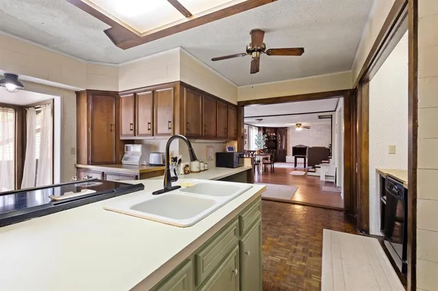 $285,000 | 302 West Main Street, Honey Grove, TX 75446