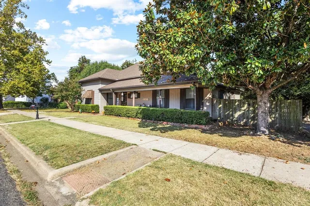 $285,000 | 302 West Main Street, Honey Grove, TX 75446