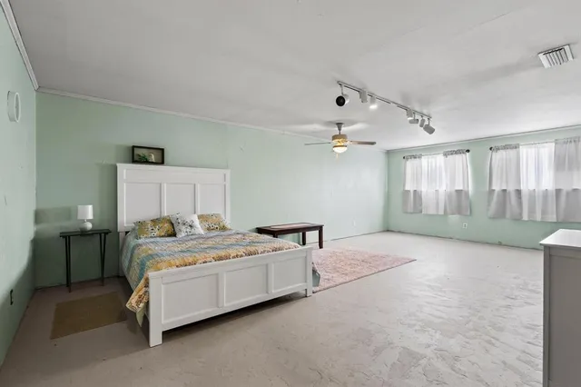 $285,000 | 302 West Main Street, Honey Grove, TX 75446