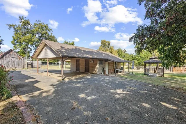 $285,000 | 302 West Main Street, Honey Grove, TX 75446