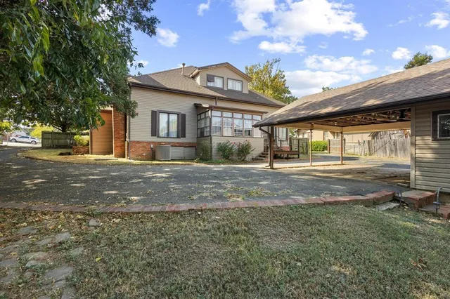 $285,000 | 302 West Main Street, Honey Grove, TX 75446