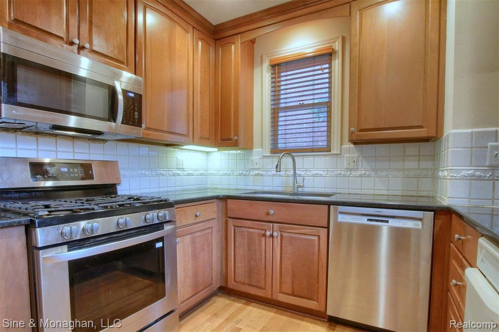349 Merriweather Road Grosse Pointe, MI 48236 - Photo 13 of 31
