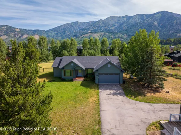 $750,000 | 68 Kelly Lane, Alpine, WY 83128