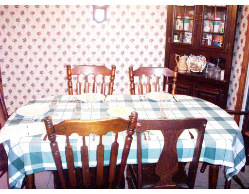 827 Guelphwood Road Southbridge, MA 01550 - Photo 15 of 30 a dining room with furniture and window