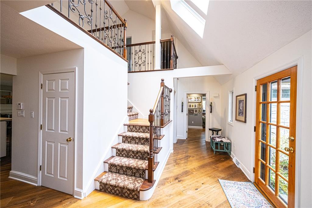 2 STORY ENTYR