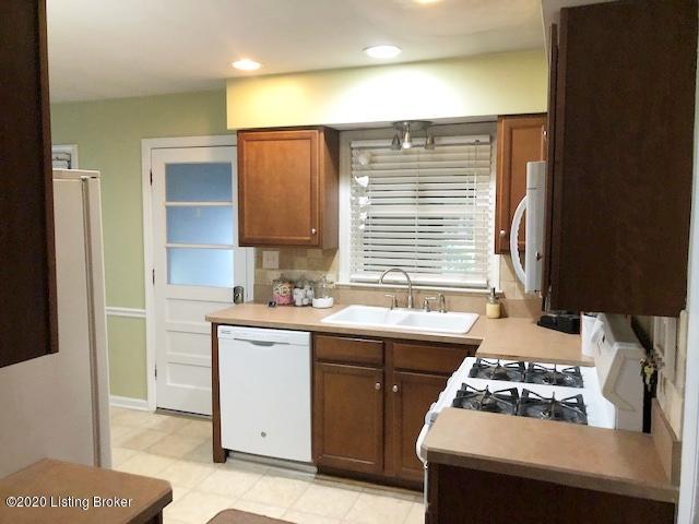 8910 Waltlee Road Louisville, KY 40291 - Photo 4 of 18 Kitchen