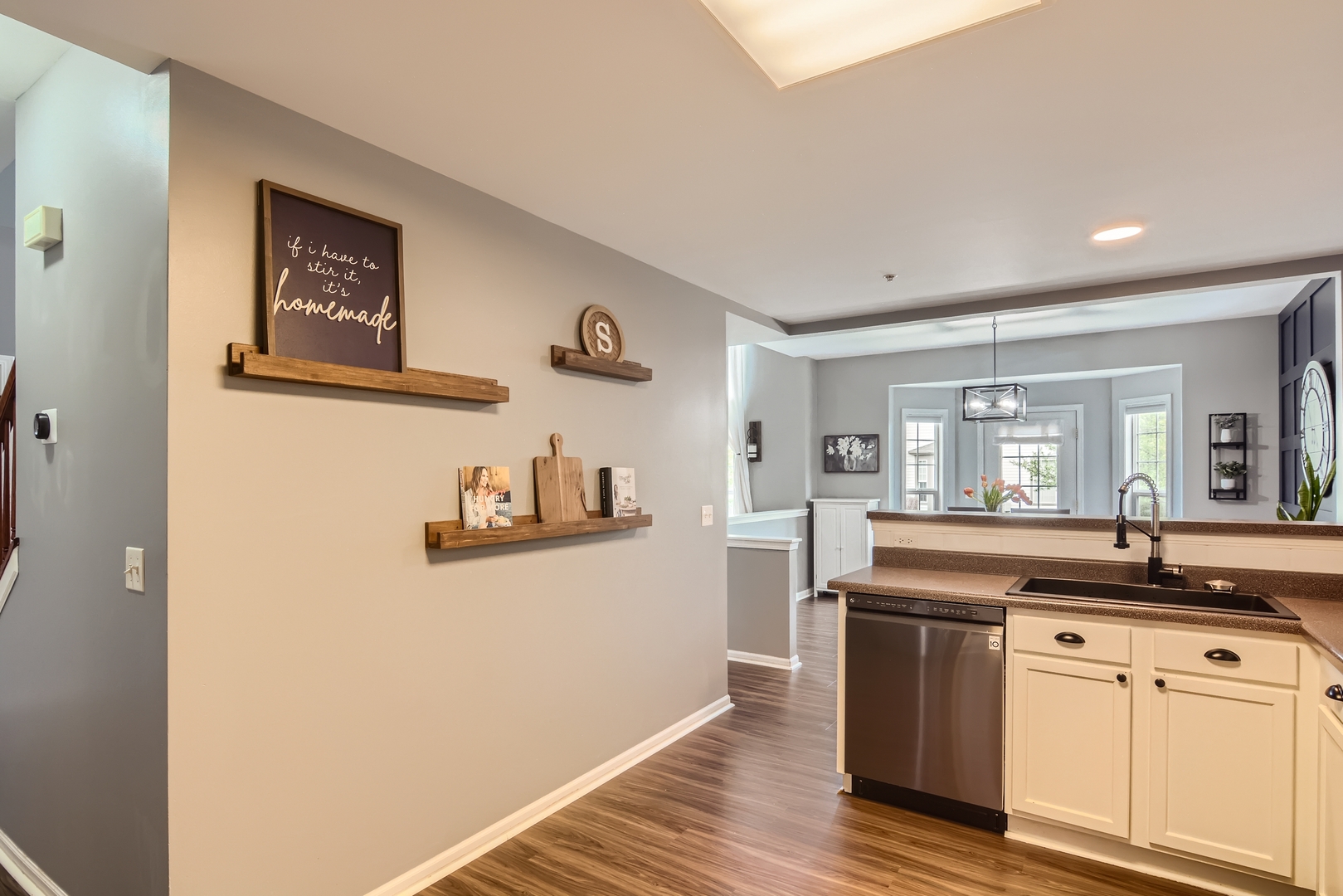 5589 McDonough Road Hoffman Estates, IL 60192 - Photo 9 of 27