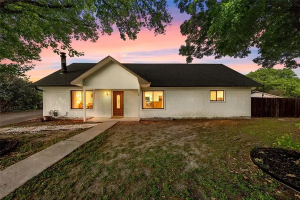 $415,000 | 128 East Johnson Street, Hewitt, TX 76643