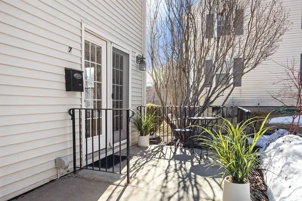 $599,000 | 7 Bow Street, Unit 7, Arlington, MA 02474