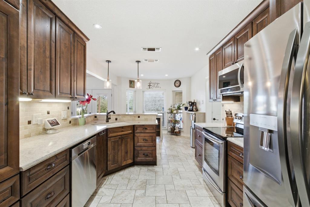 509 Queensway Road Willow Park, TX 76087 - Photo 11 of 37