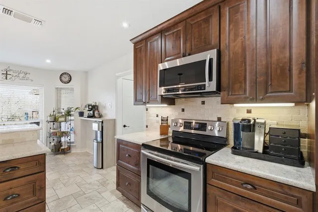 $545,000 | 509 Queensway Road, Willow Park, TX 76087