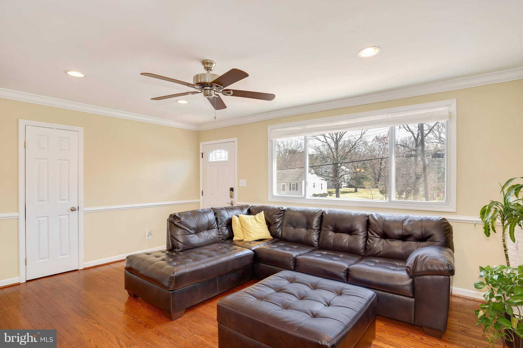 5814 Aley Road Temple Hills, MD 20748 - Photo 5 of 30 Living Room
