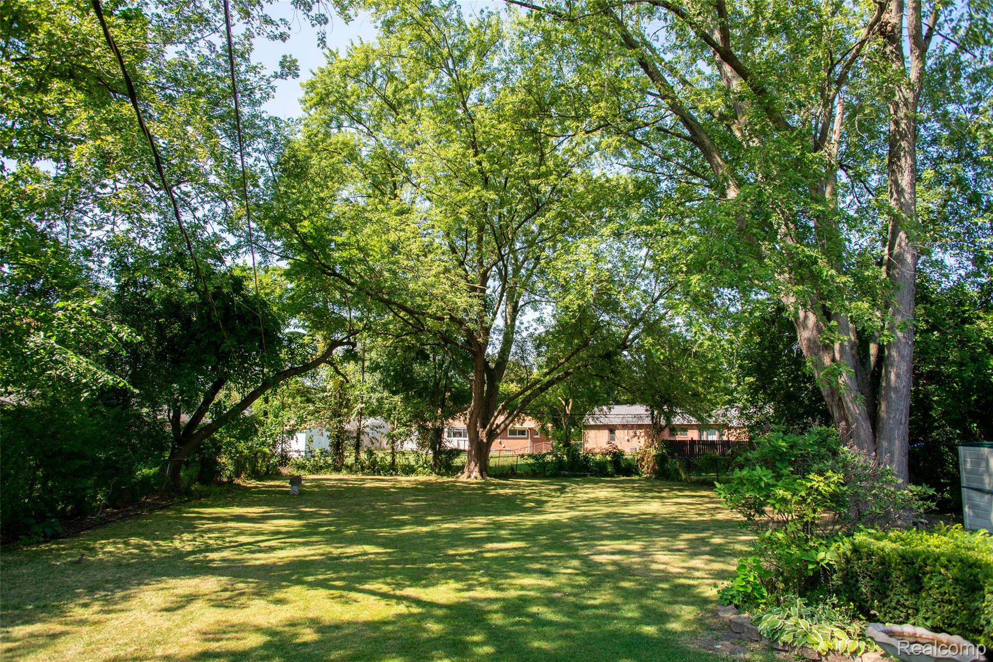 2731 Crooks Road Royal Oak, MI 48073 - Photo 26 of 33 26.jpg
