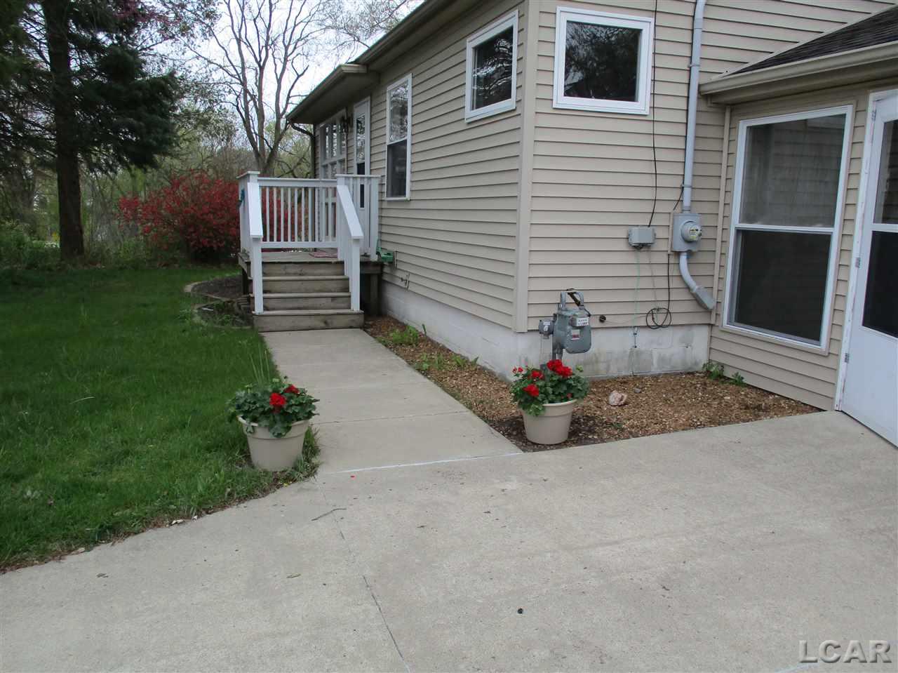 1285 Sutton Road Adrian, MI 49221 - Photo 5 of 33 50011010-4.JPG