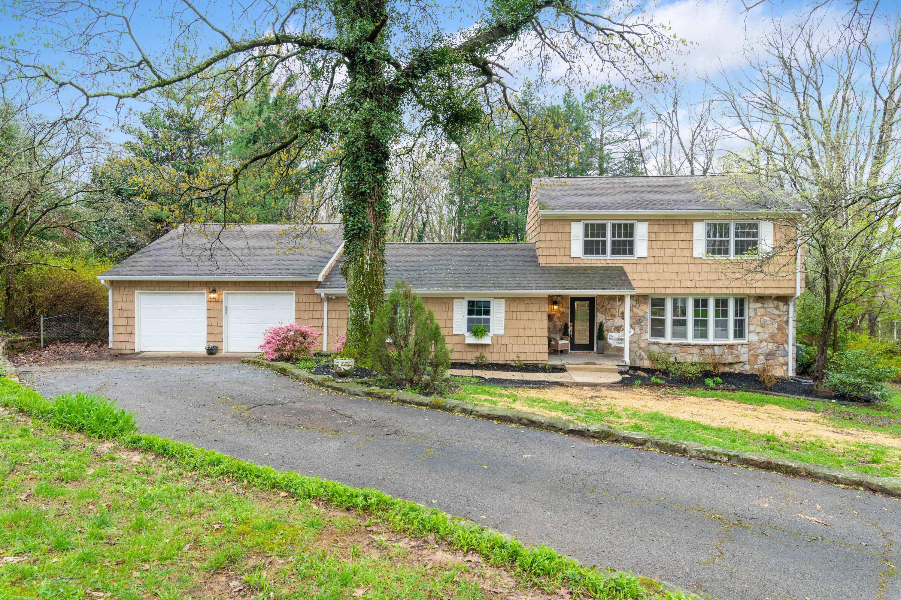 115 Grayson Road Signal Mountain, TN 37377 - Photo 1 of 51 D85_8897