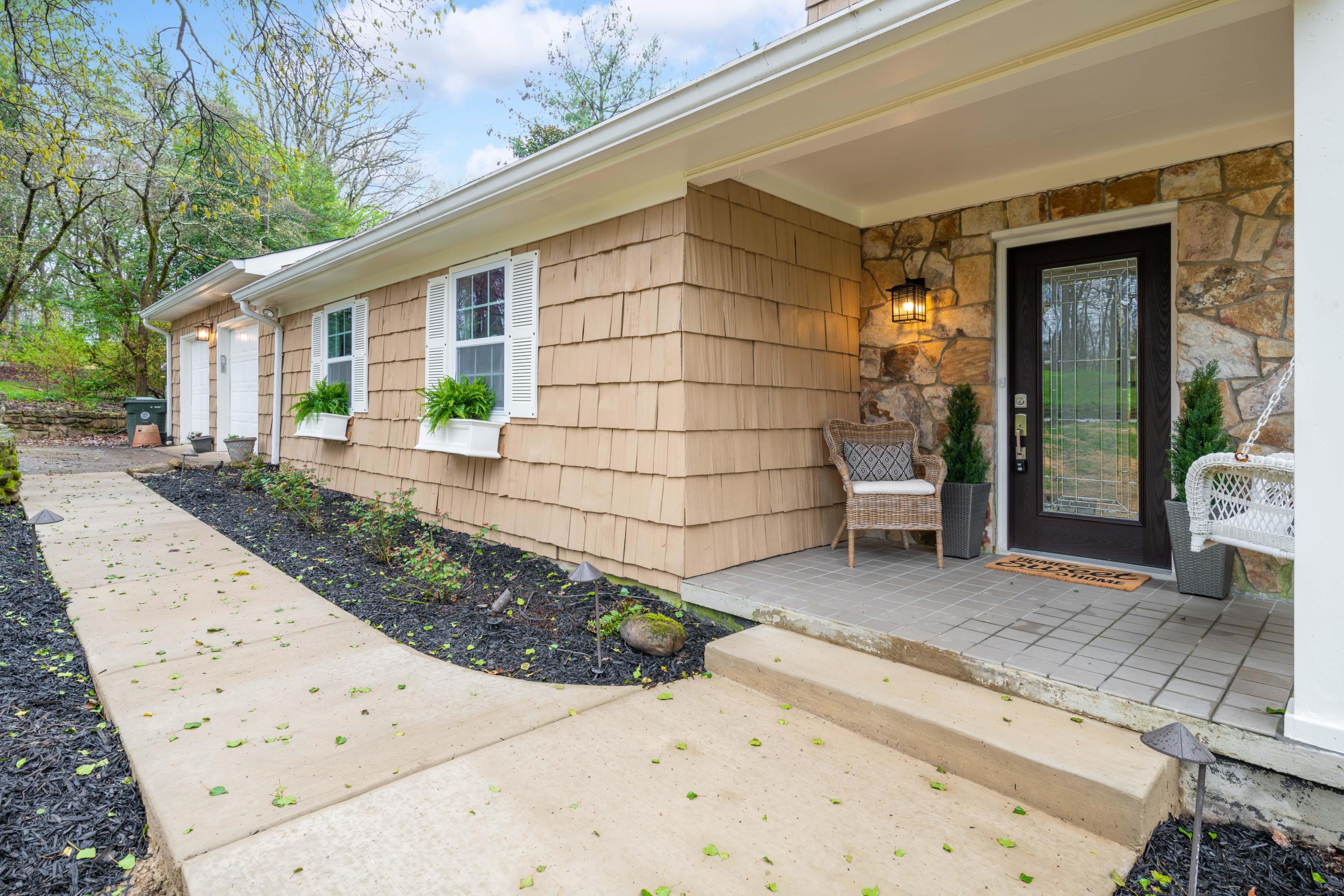 115 Grayson Road Signal Mountain, TN 37377 - Photo 2 of 51 D85_8901