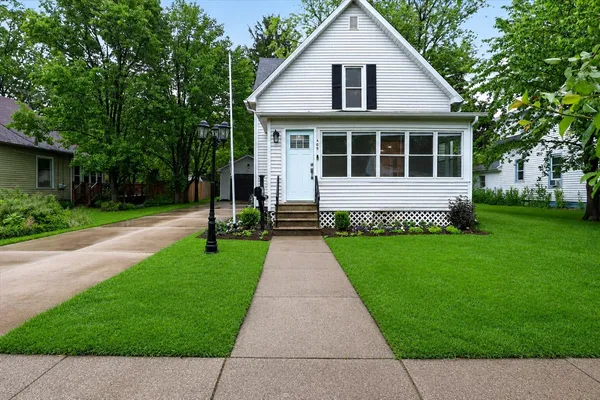 $424,900 | 409 Oak Street, Three Oaks, MI 49128