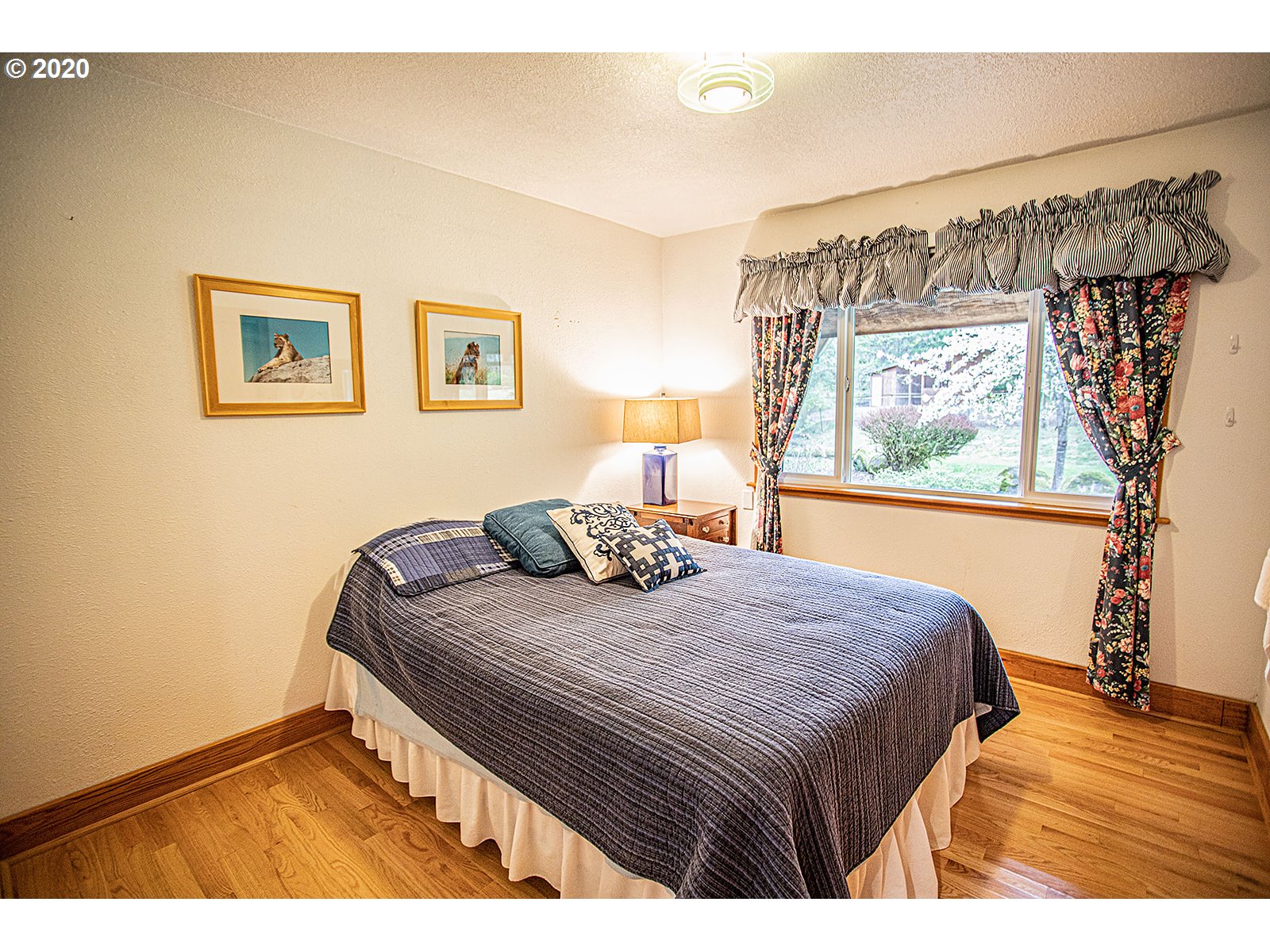 2121 East Loop Road Stevenson, WA 98648 - Photo 13 of 29 Bedroom