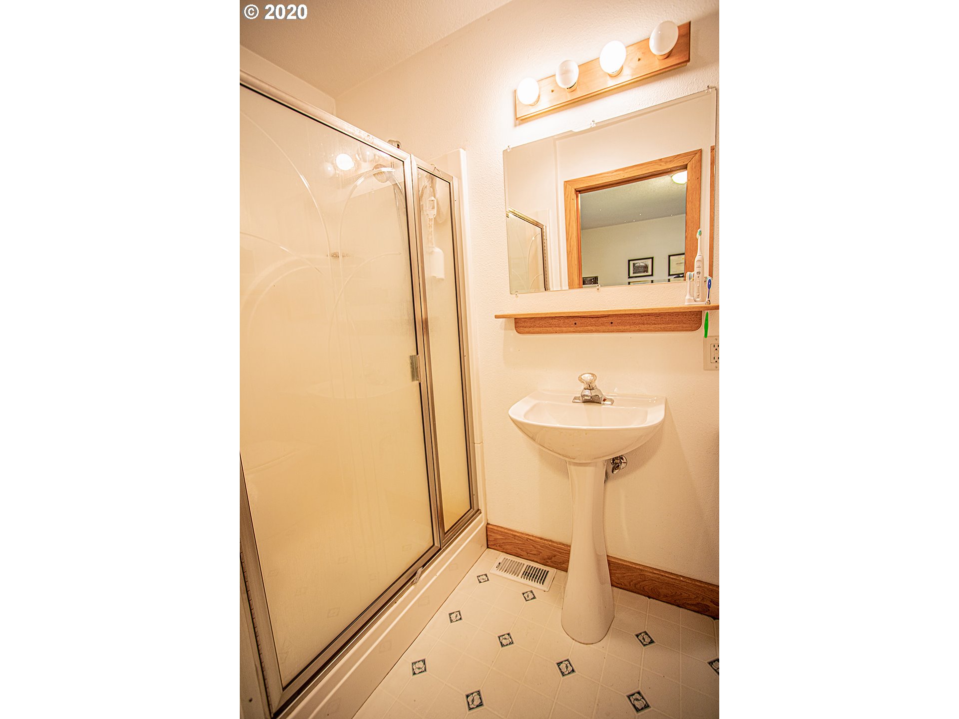 2121 East Loop Road Stevenson, WA 98648 - Photo 17 of 29