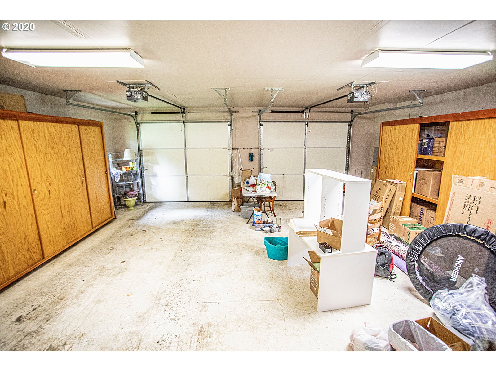 2121 East Loop Road Stevenson, WA 98648 - Photo 19 of 29 Garage