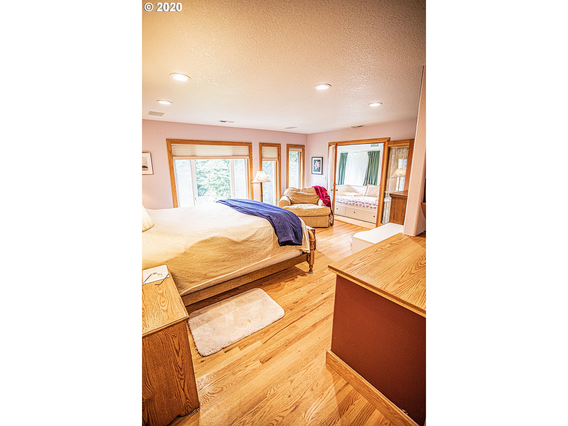 2121 East Loop Road Stevenson, WA 98648 - Photo 8 of 29 Bedroom, Primary