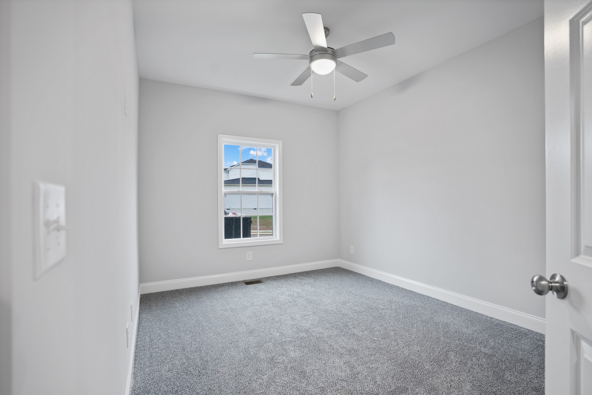26 Cornerstone Reserves Clarksville, TN 37040 - Photo 21 of 28 an empty room with a empty space and a ceiling fan
