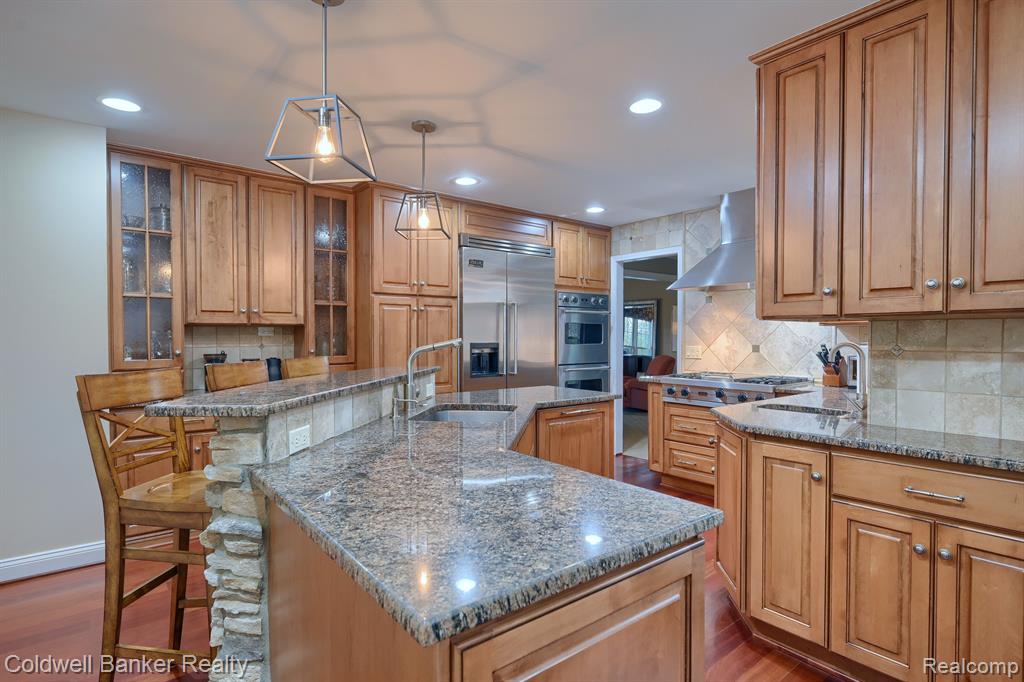 29314 Parkside Farmington Hills, MI 48331 - Photo 12 of 39
