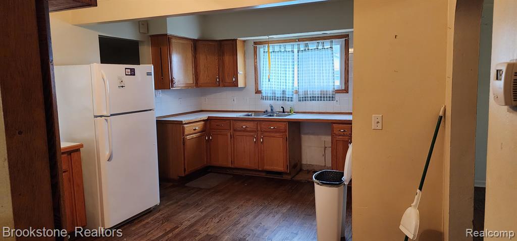 3822 Western Road Flint, MI 48506 - Photo 7 of 19
