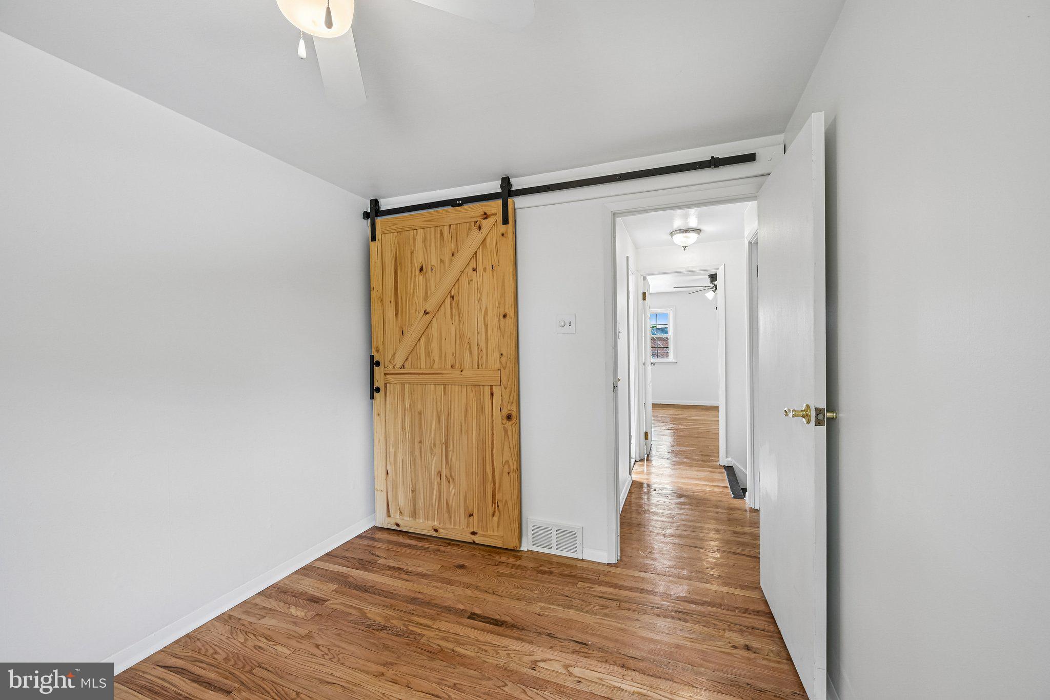 12534 Fedor Road Philadelphia, PA 19154 - Photo 40 of 66 Charming entryway with rustic flair.
