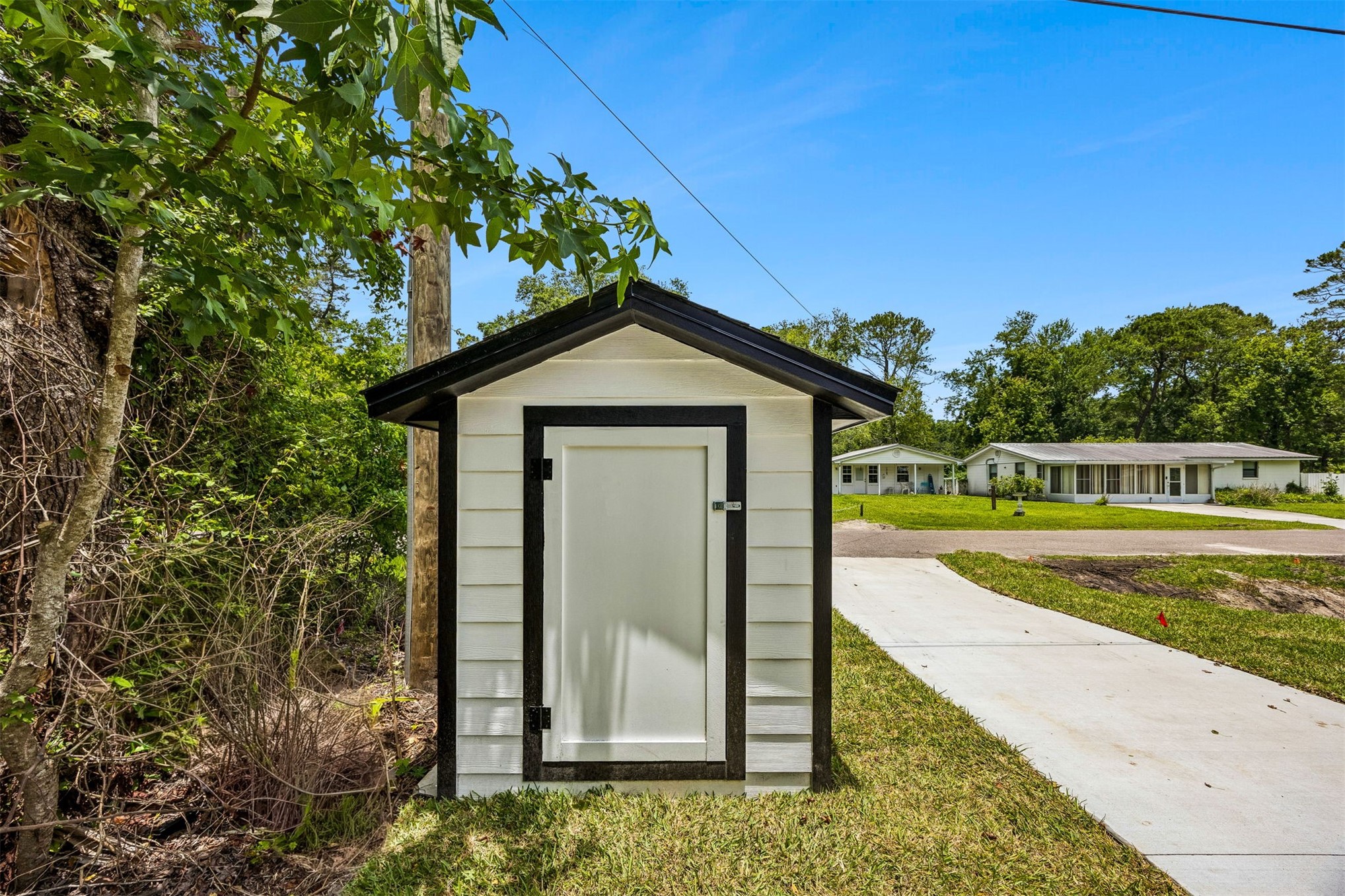 552 Sunset Road Fernandina Beach, FL 32034 - Photo 22 of 23 a view of a house with a small yard