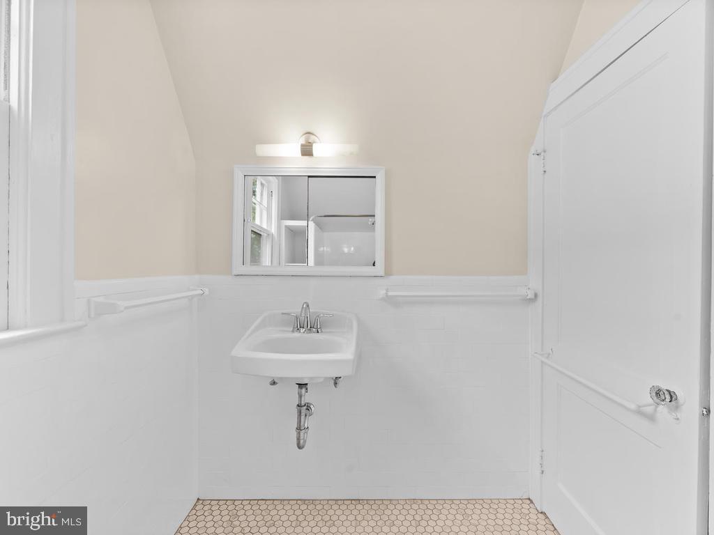 8603 Mayfair Place Silver Spring, MD 20910 - Photo 26 of 35