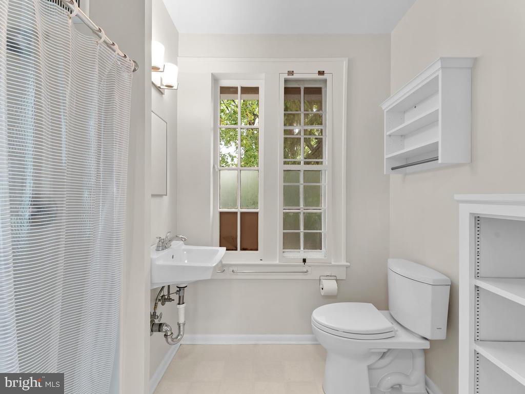 8603 Mayfair Place Silver Spring, MD 20910 - Photo 8 of 35