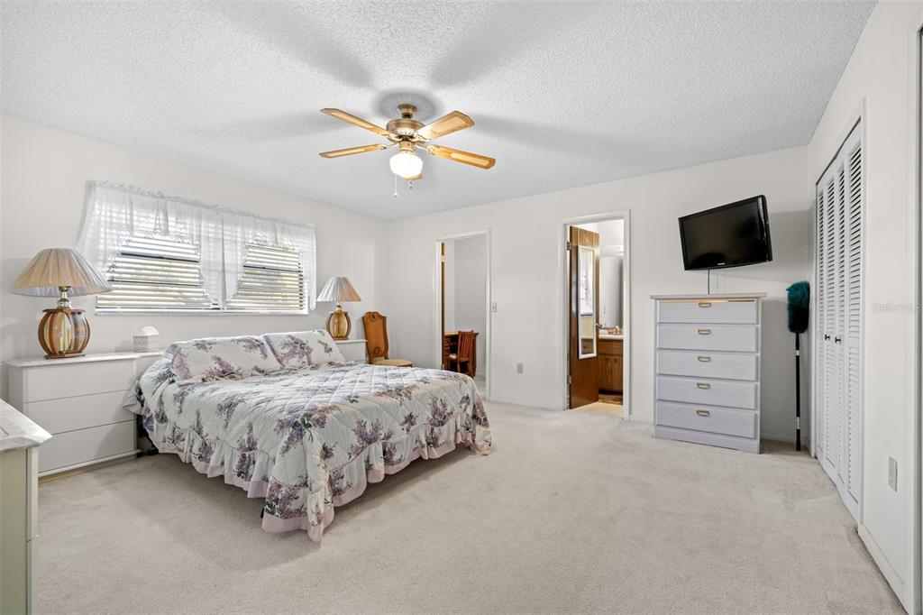 623 Racoon Lane Lorida, FL 33857 - Photo 20 of 80 a bedroom with a bed and a flat screen tv