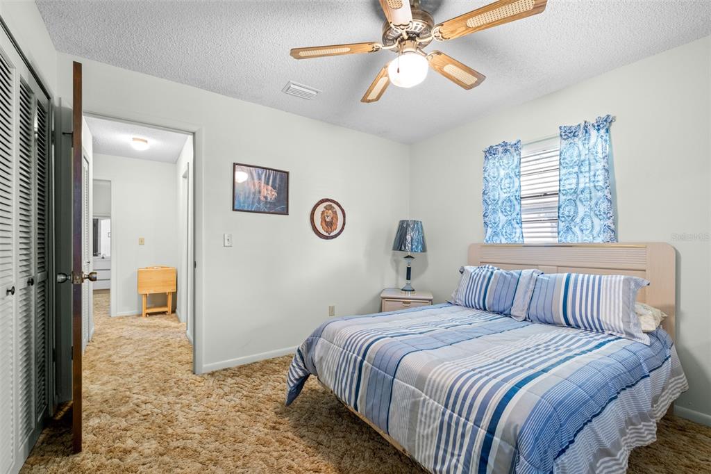 623 Racoon Lane Lorida, FL 33857 - Photo 31 of 80 a bedroom with a large bed and a chandelier