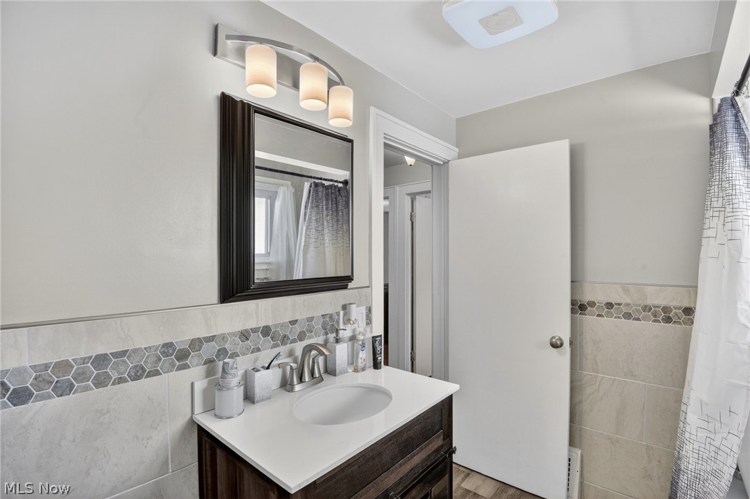 927 Englewood Road Cleveland Heights, OH 44121 - Photo 22 of 37