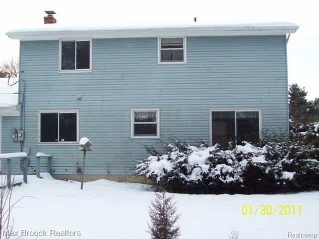 1049 East Davis Road Howell, MI 48843 - Photo 3 of 9 REAR VIEW 2