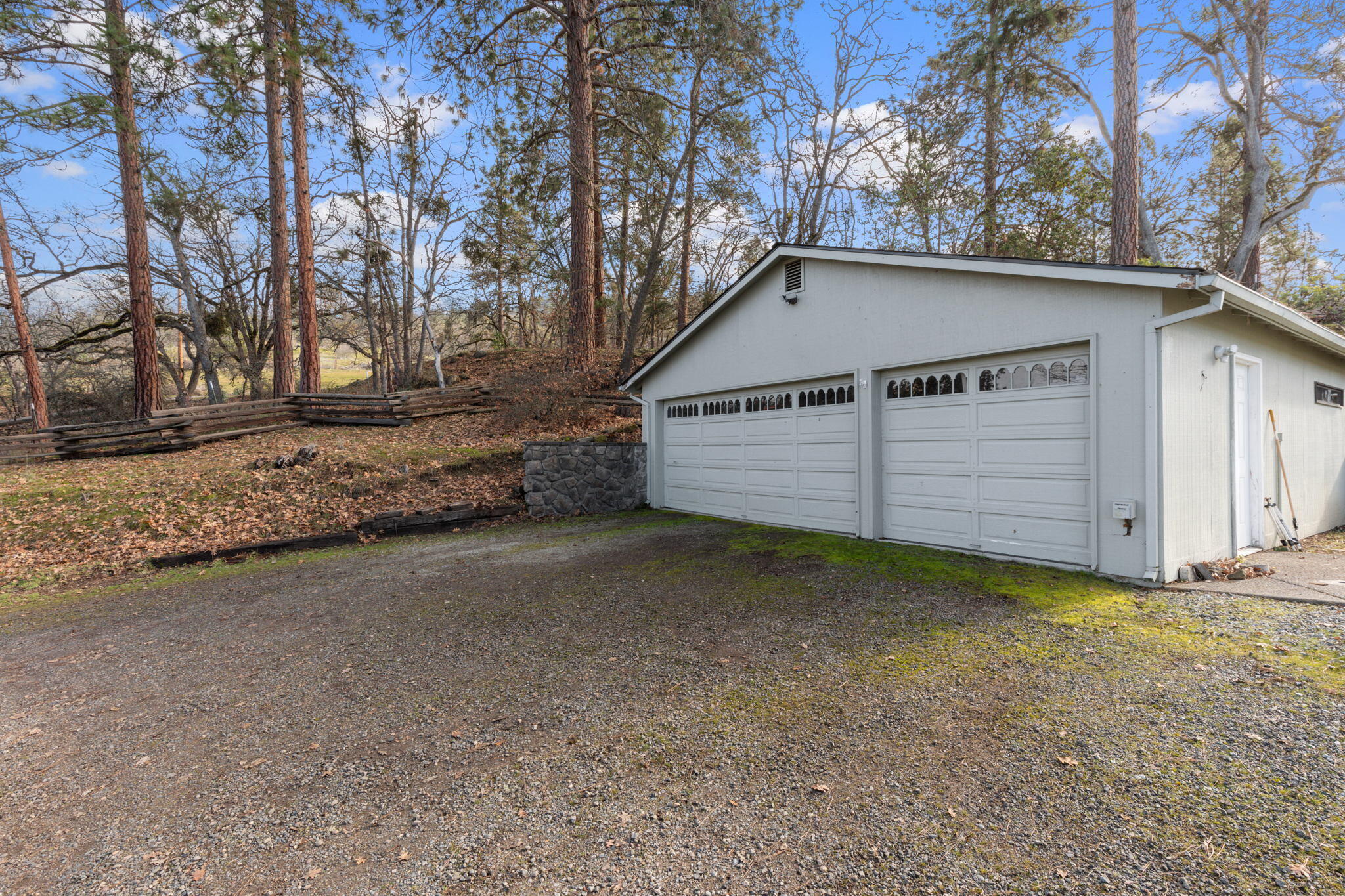 3746 Devils Garden Road Medford, OR 97504 - Photo 21 of 33 3 car garage with loft for extra storage.