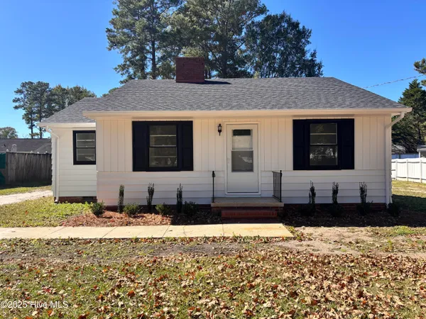 $173,500 | 401 Vann Drive, Clinton, NC 28328