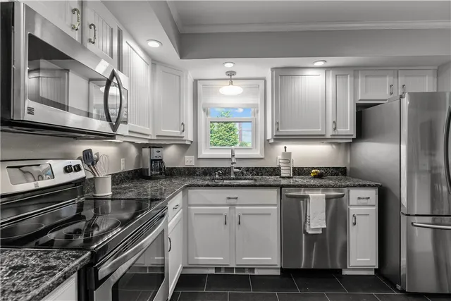 $4,500 | 24 Aborn Street, Newport, RI 02840