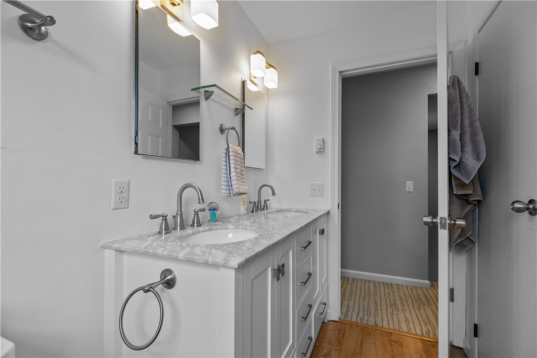 24 Aborn Street Newport, RI 02840 - Photo 14 of 33