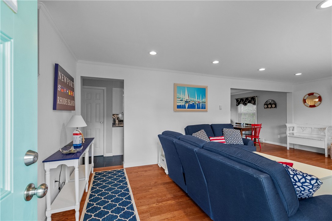 24 Aborn Street Newport, RI 02840 - Photo 2 of 33