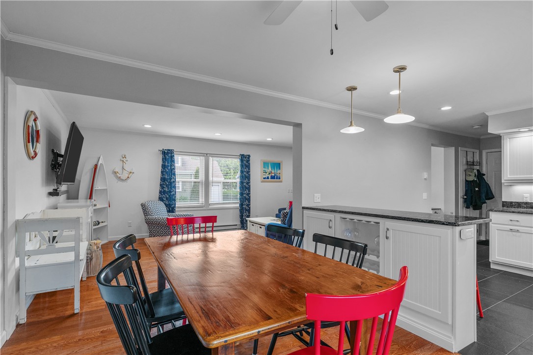 24 Aborn Street Newport, RI 02840 - Photo 7 of 33