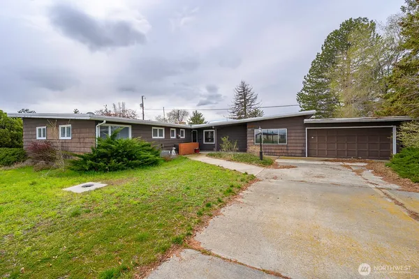$295,000 | 537 Fairchild Loop, Moses Lake, WA 98837