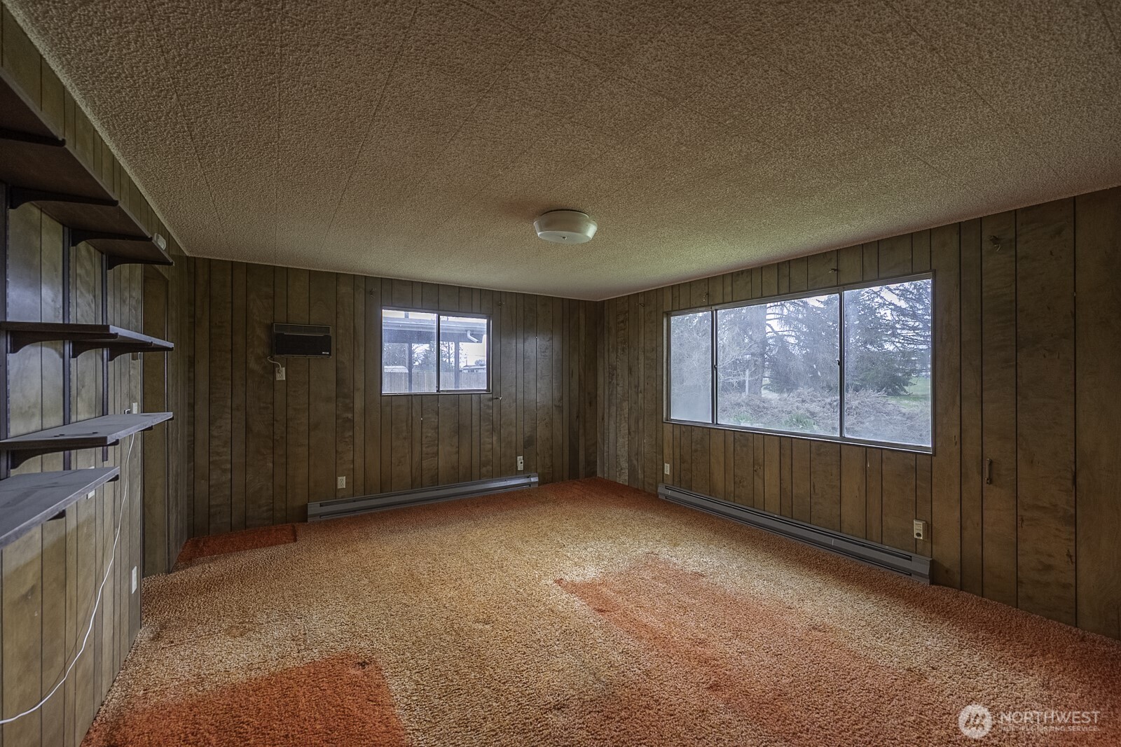 537 Fairchild Loop Moses Lake, WA 98837 - Photo 16 of 34 an empty room with bookshelf