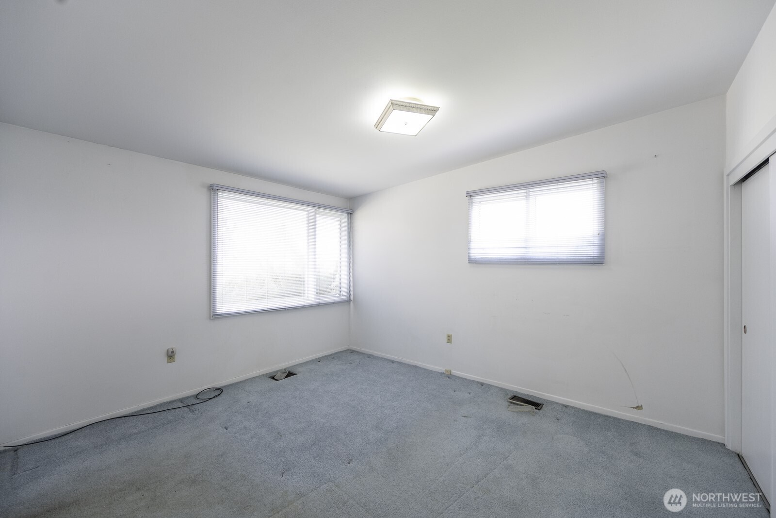 537 Fairchild Loop Moses Lake, WA 98837 - Photo 22 of 34 an empty room with a window