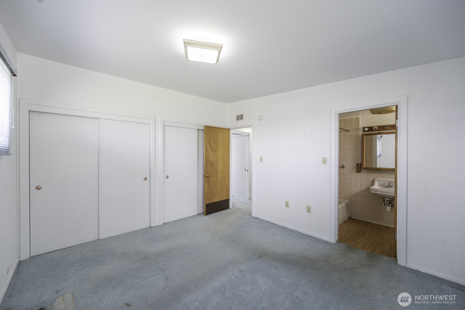 537 Fairchild Loop Moses Lake, WA 98837 - Photo 24 of 34 a view of a big room with closet and a bathroom