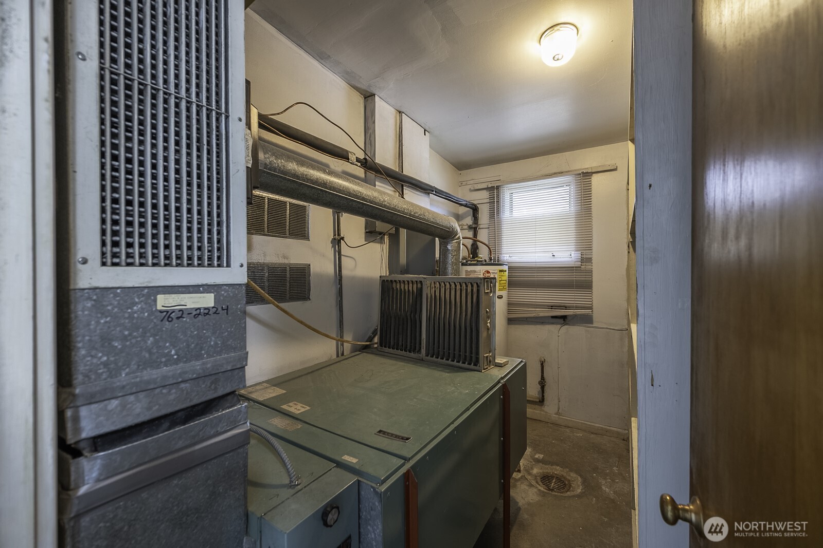 537 Fairchild Loop Moses Lake, WA 98837 - Photo 25 of 34 a kitchen view of a stove and a refrigerator