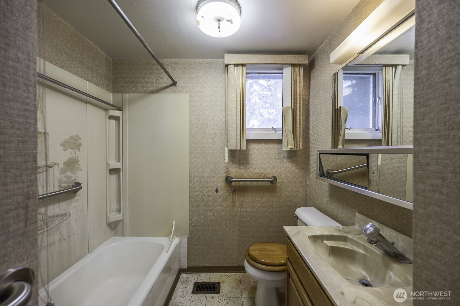 537 Fairchild Loop Moses Lake, WA 98837 - Photo 27 of 34 a bathroom with a sink toilet and shower