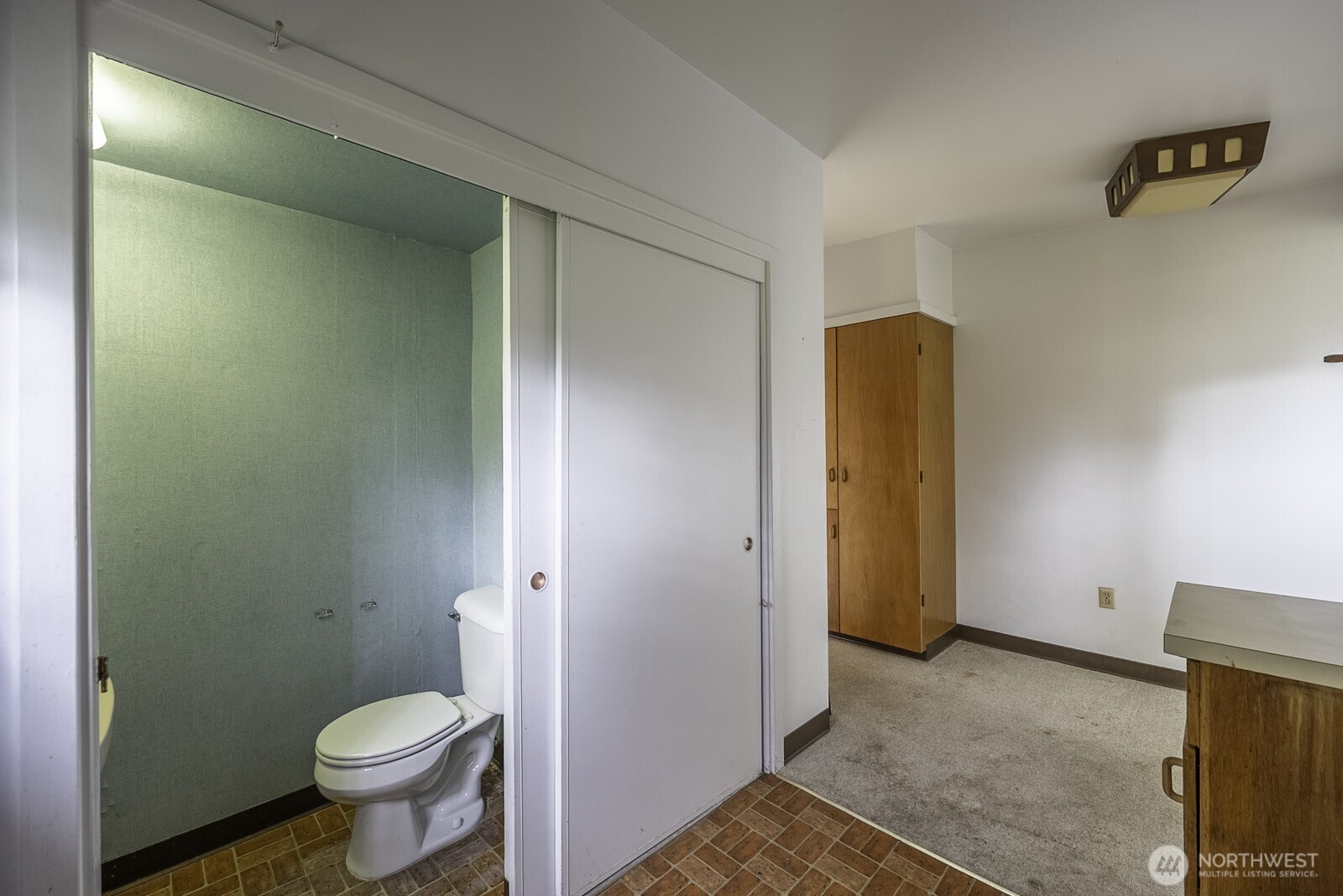 537 Fairchild Loop Moses Lake, WA 98837 - Photo 28 of 34 a bathroom with a toilet and a shower